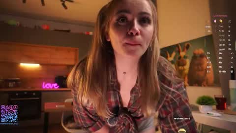 Mia online show from October 6, 2025, 4:37 pm