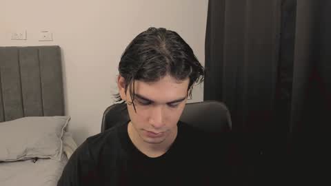 Snapshot of thiaan__ chatting on December 17, 2024, 2:23 am thiaan__ online show from December 17, 2024, 2:23 am