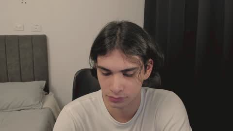 Snapshot of thiaan__ chatting on December 22, 2024, 3:55 am thiaan__ online show from December 22, 2024, 3:55 am