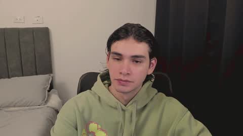 Snapshot of thiaan__ chatting on December 23, 2024, 11:17 pm thiaan__ online show from December 23, 2024, 11:17 pm