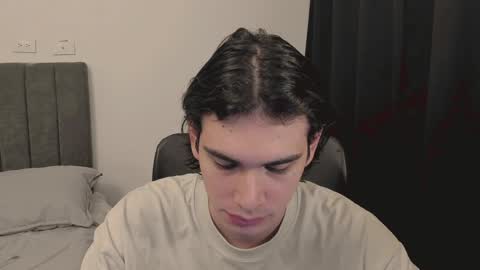 Snapshot of thiaan__ chatting on January 1, 2025, 11:29 pm thiaan__ online show from January 1, 2025, 11:29 pm