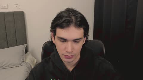 Snapshot of thiaan__ chatting on January 7, 2025, 2:53 am thiaan__ online show from January 7, 2025, 2:53 am