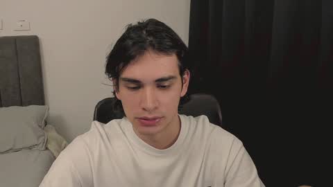 Snapshot of thiaan__ chatting on January 11, 2025, 5:20 am thiaan__ online show from January 11, 2025, 5:20 am