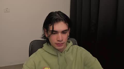 Snapshot of thiaan__ chatting on February 1, 2025, 2:26 am thiaan__ online show from February 1, 2025, 2:26 am