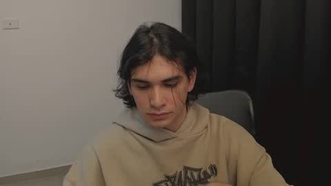 Snapshot of thiaan__ chatting on February 20, 2025, 4:28 am thiaan__ online show from February 20, 2025, 4:28 am