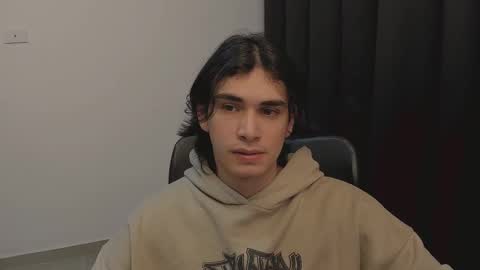 Snapshot of thiaan__ chatting on February 20, 2025, 11:43 pm thiaan__ online show from February 20, 2025, 11:43 pm