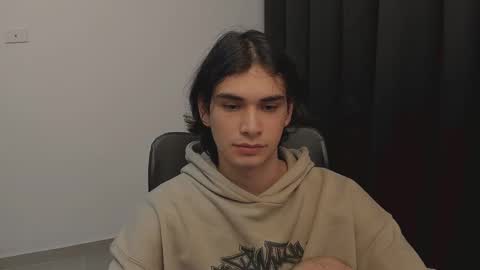 Snapshot of thiaan__ chatting on February 21, 2025, 2:50 am thiaan__ online show from February 21, 2025, 2:50 am