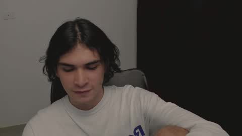 Snapshot of thiaan__ chatting on March 9, 2025, 6:06 am thiaan__ online show from March 9, 2025, 6:06 am