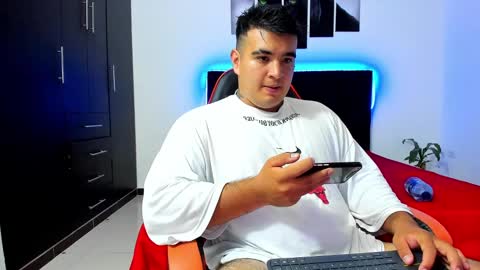 Snapshot of thiago_cp01 chatting on February 26, 2025, 9:32 am Thiago online show from February 26, 2025, 9:32 am