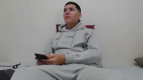 Thiago independent model online show from January 25, 2025, 8:42 am