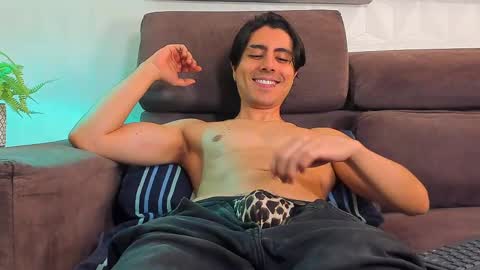 Thiago Mg online show from September 12, 2025, 1:55 pm