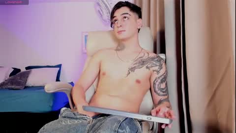 Snapshot of thiago_winteer chatting on April 10, 2026, 12:49 am Thiago Winteer online show from April 10, 2026, 12:49 am
