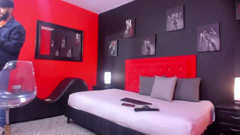 Thia Gomez online show from November 8, 2025, 12:49 pm