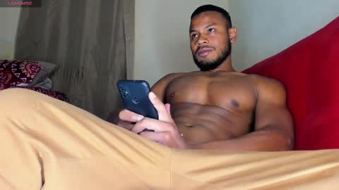 Thiago Instagram   online show from October 27, 2025, 2:04 am