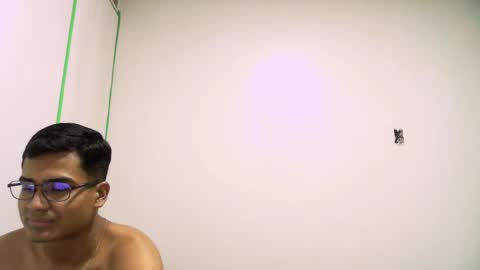 thiagovega_ online show from April 30, 2026, 4:52 am