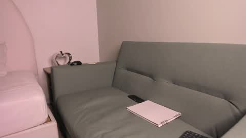 thiagovega_ online show from May 13, 2026, 4:32 am