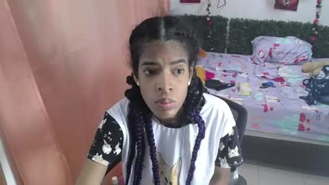 thiana_horny online show from June 15, 2026, 12:51 pm