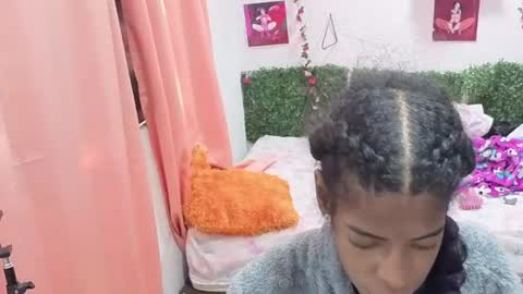 thiana_horny online show from July 1, 2026, 3:23 pm
