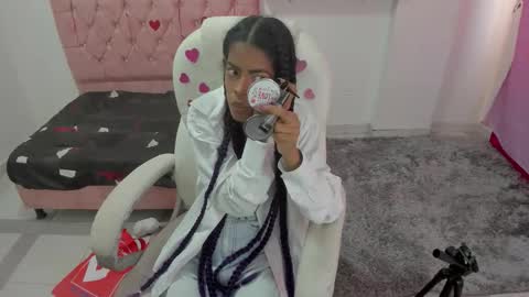 thianahornyy online show from February 25, 2026, 1:32 pm