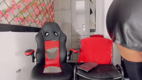Snapshot of thiara_veky chatting on May 21, 2026, 7:43 pm Thiara online show from May 21, 2026, 7:43 pm