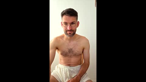 Snapshot of thibthib12 chatting on May 1, 2026, 9:25 am Thibthib online show from May 1, 2026, 9:25 am