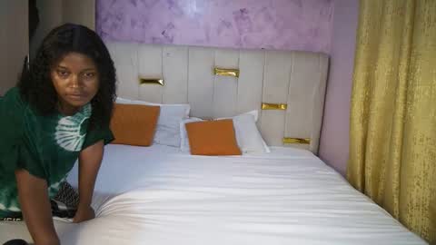 Snapshot of thick_n_flirty chatting on April 20, 2026, 11:57 am thick_n_flirty online show from April 20, 2026, 11:57 am