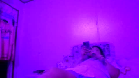 Snapshot of thickassazn93 chatting on October 6, 2025, 1:58 am thickassazn93 online show from October 6, 2025, 1:58 am