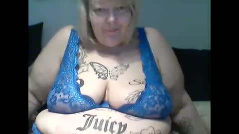 thickdarkangel online show from April 16, 2026, 1:56 pm