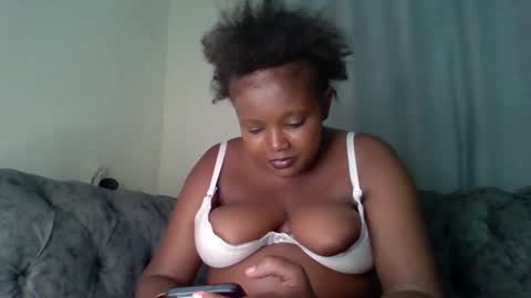 Snapshot of thickianababe chatting on February 28, 2025, 1:15 am thickianababe online show from February 28, 2025, 1:15 am