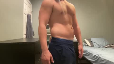 Snapshot of thicknhard4youuuu chatting on October 28, 2025, 1:31 am Horny jock looking to have fun online show from October 28, 2025, 1:31 am
