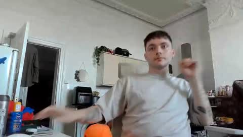 Snapshot of thickpl4ntguy chatting on July 18, 2026, 6:01 pm thickpl4ntguy online show from July 18, 2026, 6:01 pm