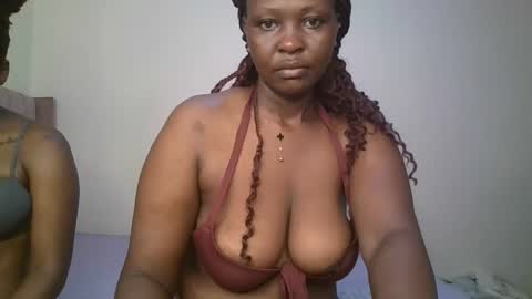 Snapshot of thicky_rue chatting on February 20, 2026, 12:07 am Rue online show from February 20, 2026, 12:07 am