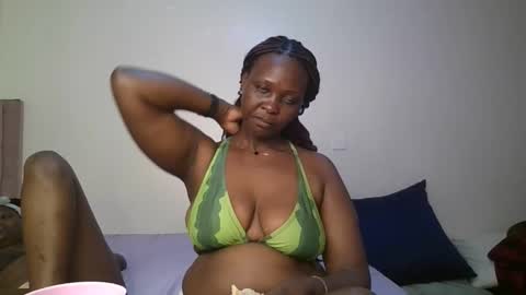 Snapshot of thicky_rue chatting on February 24, 2026, 12:30 am Rue online show from February 24, 2026, 12:30 am