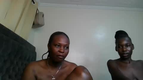 Snapshot of thicky_rue chatting on June 3, 2026, 10:48 pm Rue online show from June 3, 2026, 10:48 pm