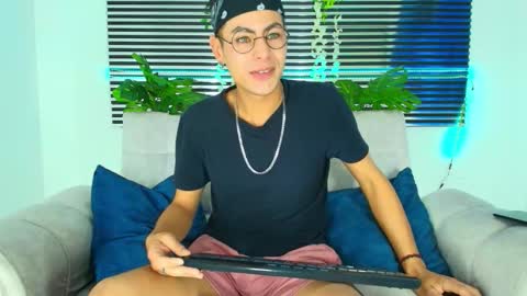 Thiago Saenzz online show from February 3, 2026, 2:44 pm