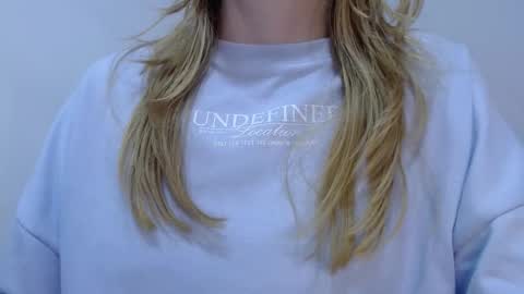 Snapshot of thin33 chatting on November 8, 2025, 2:34 am sara online show from November 8, 2025, 2:34 am