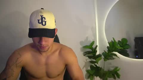 Snapshot of thin_tommy11 chatting on May 1, 2026, 12:04 am thin_tommy11 online show from May 1, 2026, 12:04 am