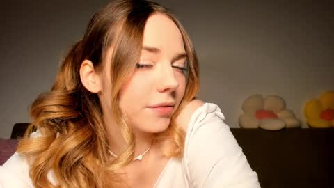 Snapshot of thisisamelia chatting on February 2, 2025, 4:00 pm Amelia shows on mondays fridays and sundays if anything changes im giving updates on my fansly online show from February 2, 2025, 4:00 pm