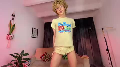 Snapshot of thisisdamiano chatting on June 21, 2026, 10:01 pm Damiano online show from June 21, 2026, 10:01 pm