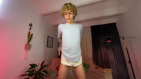 Snapshot of thisisdamiano chatting on June 23, 2026, 9:24 pm Damiano online show from June 23, 2026, 9:24 pm