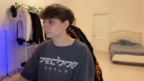 Snapshot of thomas617826 chatting on November 19, 2025, 8:09 pm Thomas Hill online show from November 19, 2025, 8:09 pm