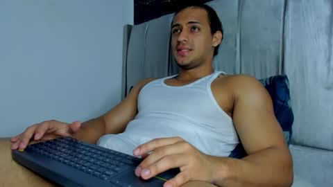 Snapshot of thomas__wayne chatting on July 6, 2026, 3:03 pm Thomas online show from July 6, 2026, 3:03 pm