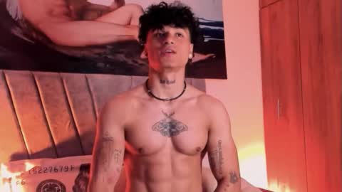 Snapshot of thomas_fit1 chatting on October 20, 2025, 11:27 pm Thomas 3  JUST STAY AND BE MY LAST LOVE online show from October 20, 2025, 11:27 pm