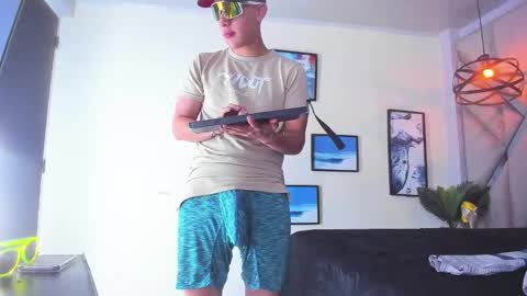 Snapshot of thomas_may4rs chatting on February 19, 2025, 10:23 am ---Thomas--- online show from February 19, 2025, 10:23 am