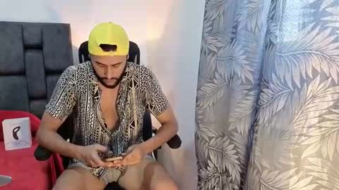 Snapshot of thomas_redcol chatting on September 23, 2025, 6:44 pm Thomas online show from September 23, 2025, 6:44 pm