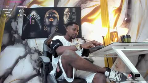 Snapshot of thomas_shelbys chatting on November 12, 2025, 1:06 am Thomas online show from November 12, 2025, 1:06 am