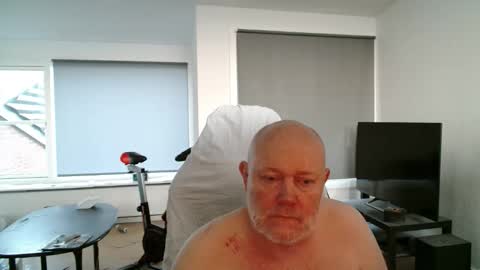 Snapshot of thomash32 chatting on September 9, 2025, 4:45 am thomash32 online show from September 9, 2025, 4:45 am