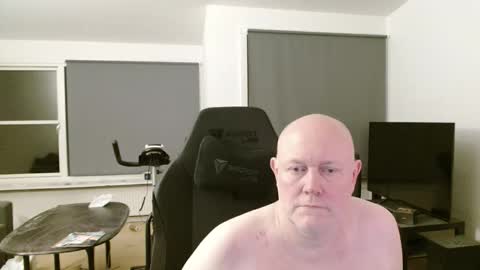 Snapshot of thomash32 chatting on September 14, 2025, 9:58 pm thomash32 online show from September 14, 2025, 9:58 pm