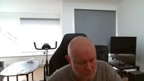 Snapshot of thomash32 chatting on September 18, 2025, 3:25 pm thomash32 online show from September 18, 2025, 3:25 pm