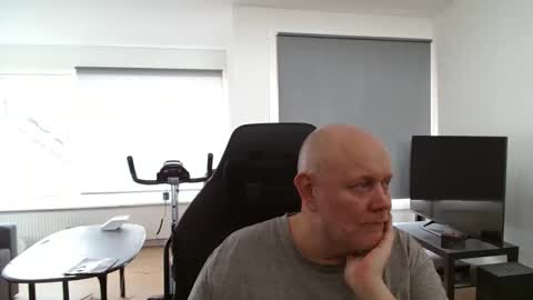 Snapshot of thomash32 chatting on September 21, 2025, 11:56 am thomash32 online show from September 21, 2025, 11:56 am